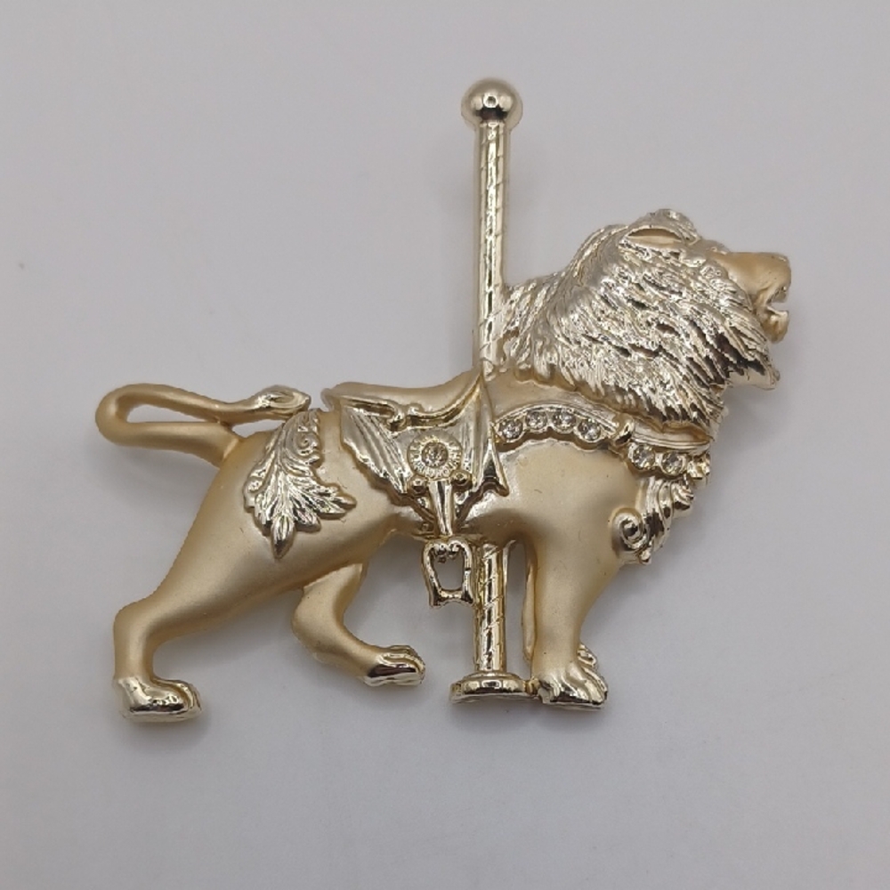 Gold Tone Lion Carousel Brooch